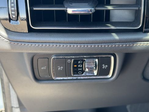 Used 2025 Lincoln Aviator Reserve w/ Equipment Group 201A AWD/4WD image 33
