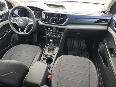 Certified 2024 Volkswagen Taos SE w/ Panoramic Sunroof Package AWD/4WD image 17