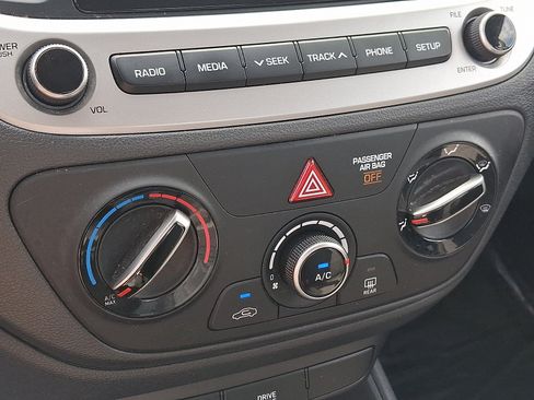 Used 2022 Hyundai Accent SE FWD image 16