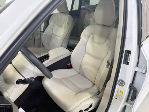 Used 2025 Volvo XC90 B5 Plus w/ Protection Package Premier AWD/4WD image 10