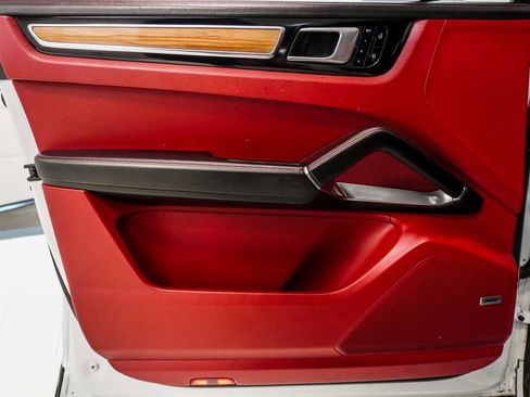 Used 2021 Porsche Cayenne Turbo image 40