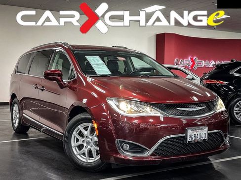 Used 2020 Chrysler Pacifica Touring-L FWD image 1