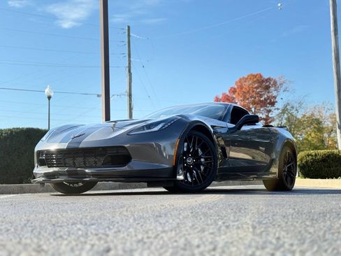Used 2015 Chevrolet Corvette Z06 w/ 3LZ Preferred Equipment Group RWD image 2