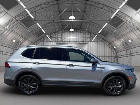 Used 2022 Volkswagen Tiguan SE AWD/4WD image 3
