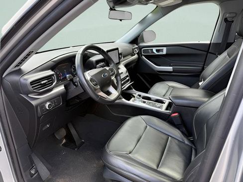 Certified 2022 Ford Explorer XLT w/ Equipment Group 202A AWD/4WD image 4