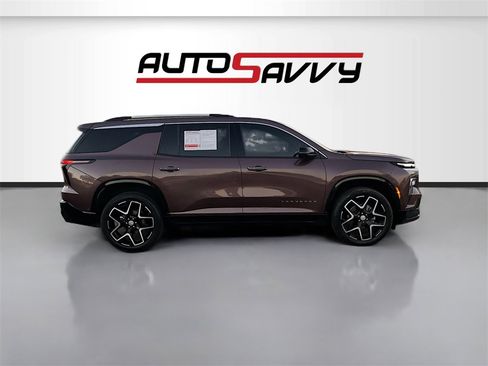 Used 2025 Chevrolet Traverse High Country image 8