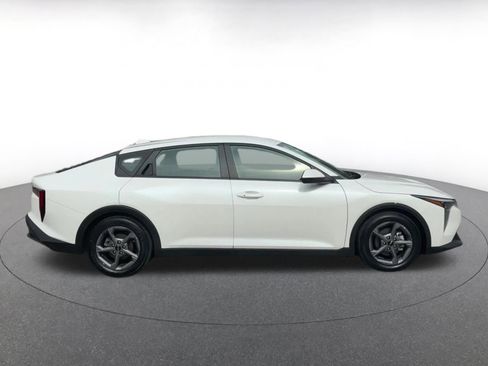 Used 2025 Kia K4 LXS image 16
