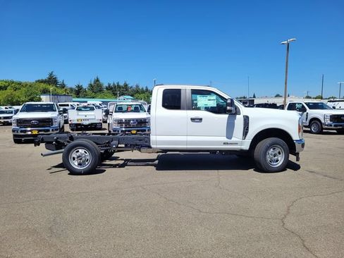 New 2026 Ford F350 XL w/ XL Chrome Package AWD/4WD image 4