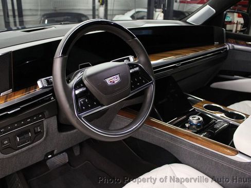 Used 2025 Cadillac Escalade ESV Sport Platinum w/ LPO, ONYX Package image 16