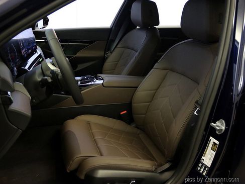 Used 2026 BMW 530i xDrive w/ Premium Package image 10