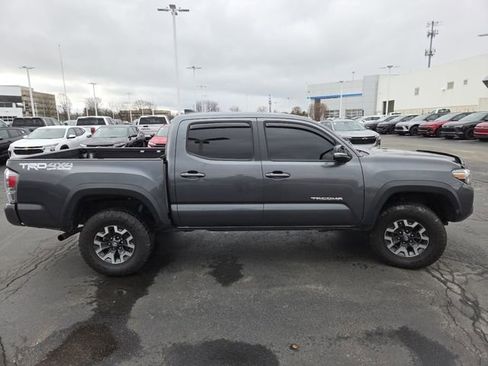 Used 2021 Toyota Tacoma TRD Off-Road w/ Technology Package AWD/4WD image 16