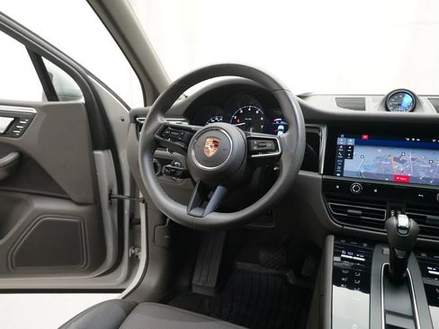 Certified 2023 Porsche Macan AWD/4WD image 17