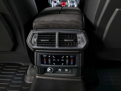 Used 2022 Lamborghini Urus image 24