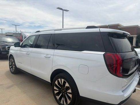 Used 2025 Ford Expedition Max Platinum w/ Driver's Package AWD/4WD image 4