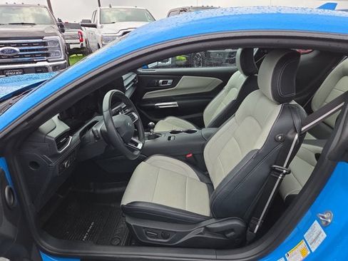Used 2025 Ford Mustang GT Premium RWD image 9
