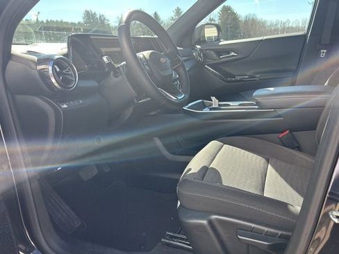 Used 2025 Chevrolet Equinox LT image 12