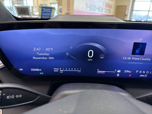 Used 2025 Buick Enclave Preferred image 9