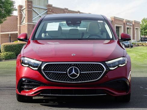 Used 2025 Mercedes-Benz E 350 Sedan image 2