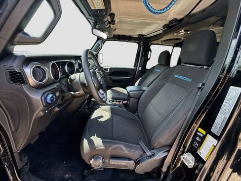Used 2023 Jeep Wrangler Unlimited Rubicon 4xe w/ Cold Weather Group AWD/4WD image 23