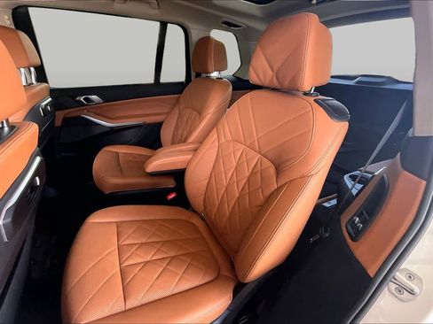 Used 2023 BMW X7 xDrive40i w/ Premium Package AWD/4WD image 21