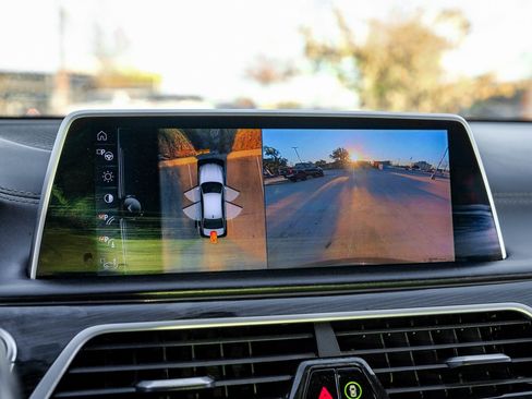 Used 2016 BMW 750i xDrive image 25