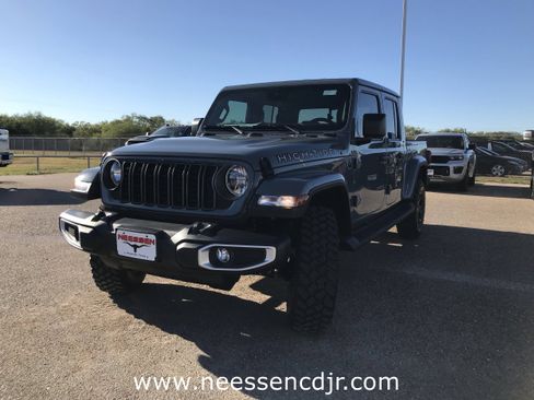 New 2025 Jeep Gladiator Sport image 30