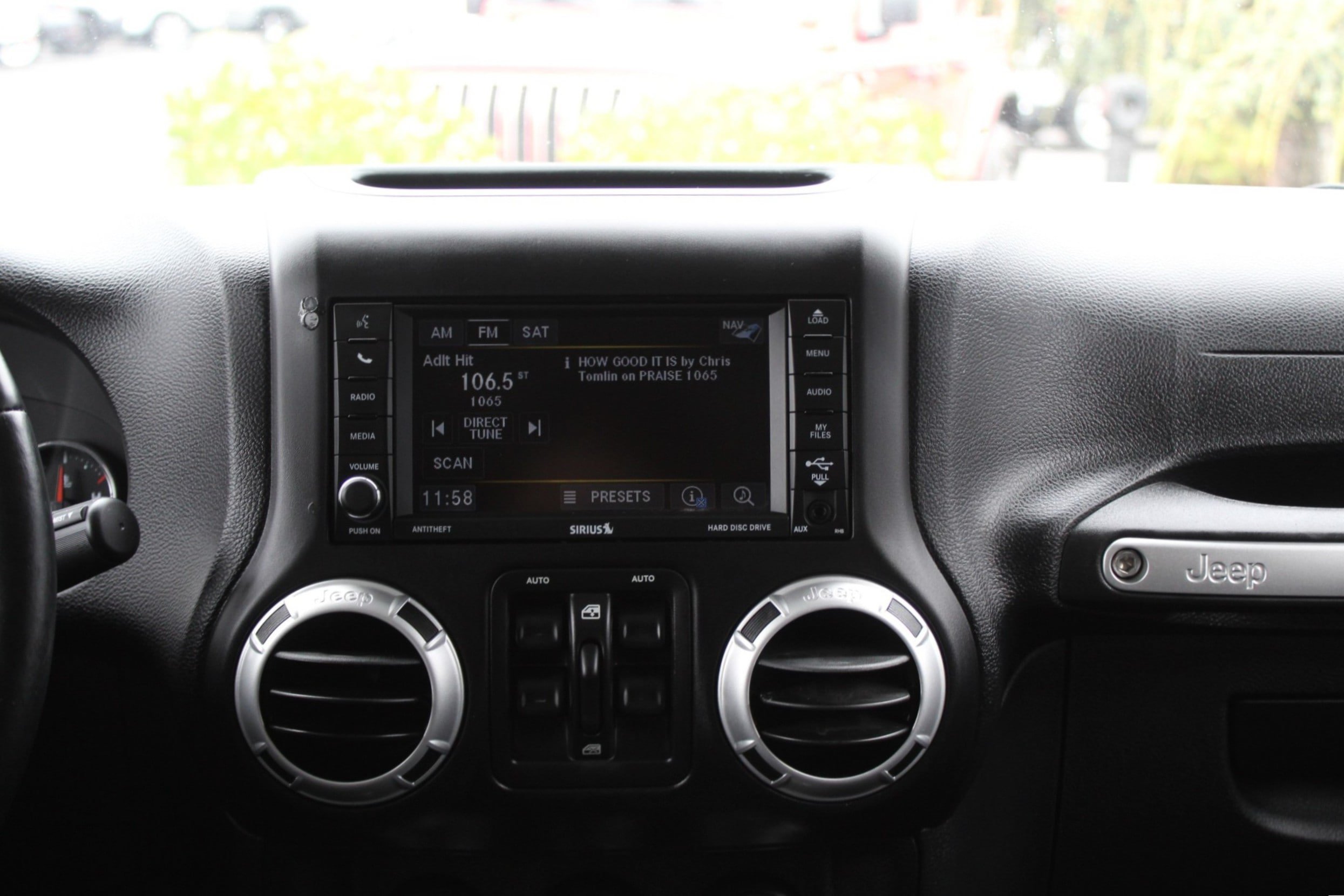 Used 2012 Jeep Wrangler Unlimited Sahara w/ Connectivity Group AWD/4WD image 25