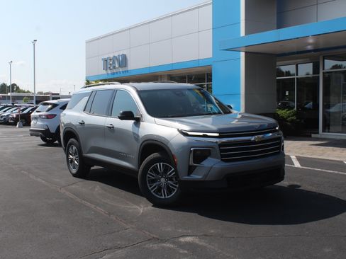 New 2027 Chevrolet Traverse LT w/ Enhanced Driving Package FWD image 2