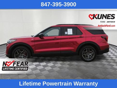 Used 2025 Ford Explorer ST-Line w/ ST-Line Street Pack image 4