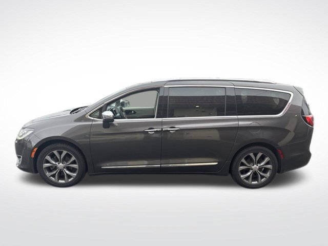 Used 2017 Chrysler Pacifica Limited w/ UConnect Theater Package FWD image 4