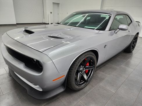 Used 2017 Dodge Challenger SRT Hellcat RWD image 7
