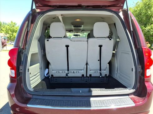 Used 2018 Dodge Grand Caravan SE FWD image 24