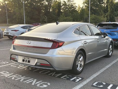 Used 2021 Hyundai Sonata SE FWD image 4