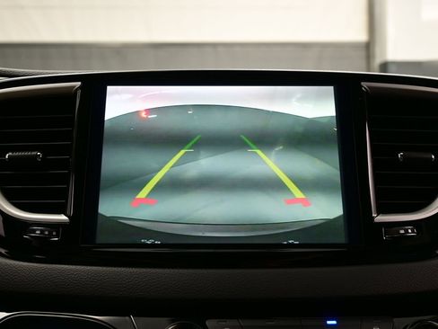 Used 2023 Chrysler Pacifica Touring-L FWD image 23