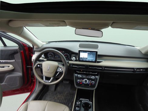 Used 2022 Lincoln Corsair AWD w/ Premium Package image 10