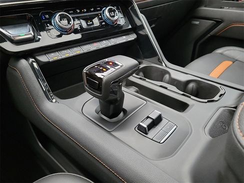 Used 2022 GMC Sierra 1500 AT4 w/ AT4 Premium Package image 25