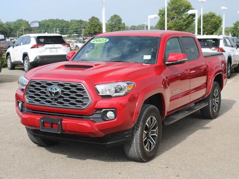 Used 2023 Toyota Tacoma TRD Sport image 2