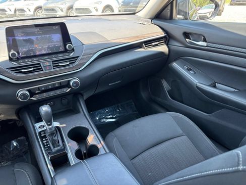 Used 2025 Nissan Altima 2.5 SV FWD image 34