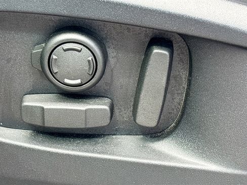 Used 2023 Land Rover Defender 110 X-Dynamic SE image 19