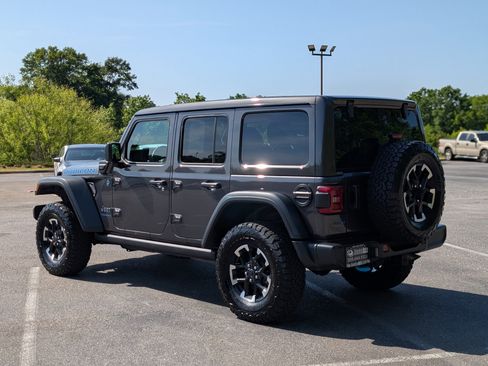 Used 2025 Jeep Wrangler Unlimited Rubicon 4xe w/ Convenience Group AWD/4WD image 7