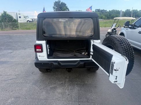 Used 2025 Jeep Wrangler Sport AWD/4WD image 7