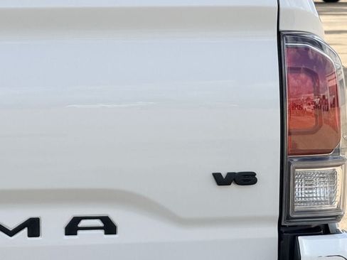 Used 2022 Toyota Tacoma TRD Sport w/ Technology Package RWD image 10