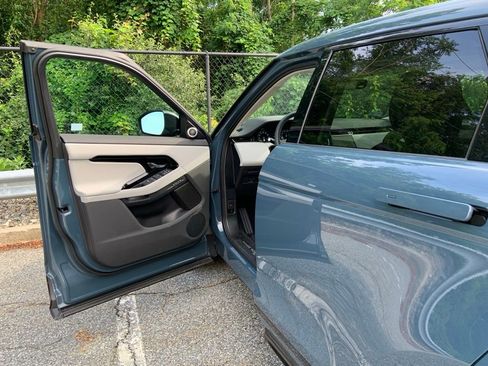 Used 2025 Land Rover Range Rover Evoque Dynamic SE image 13