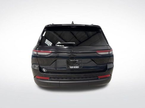 Used 2023 Jeep Grand Cherokee Limited w/ Luxury Tech Group II image 14