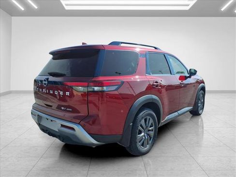 Used 2024 Nissan Pathfinder SV AWD/4WD image 12