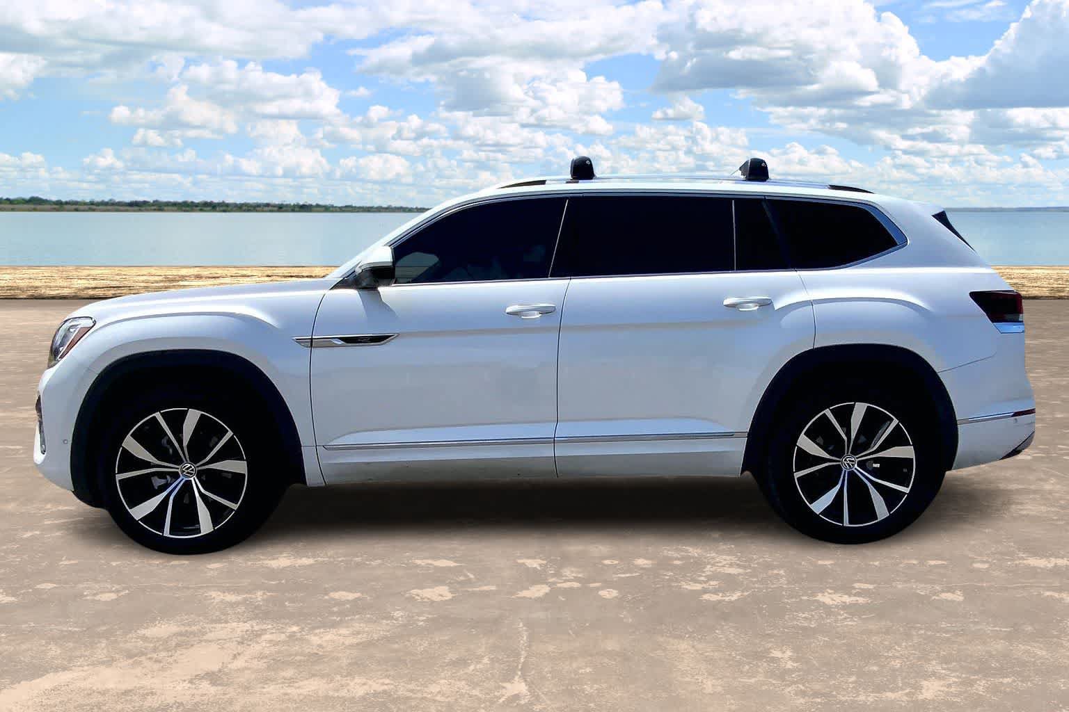 Used 2025 Volkswagen Atlas SEL Premium R-Line AWD/4WD image 3