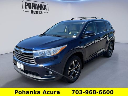 Used 2016 Toyota Highlander XLE AWD/4WD image 3