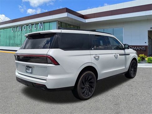 New 2025 Lincoln Navigator Reserve w/ Jet Appearance Package image 4