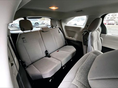Used 2024 Toyota Sienna LE image 26