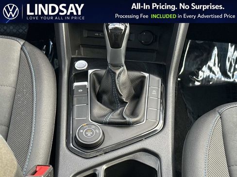 Used 2024 Volkswagen Taos SE AWD/4WD image 17